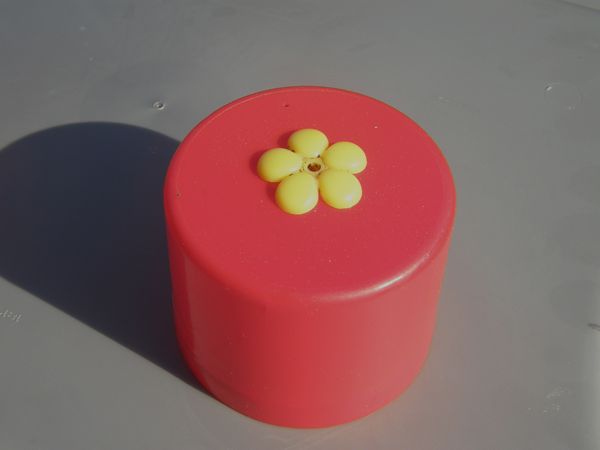 Shaving can lid with flower attached